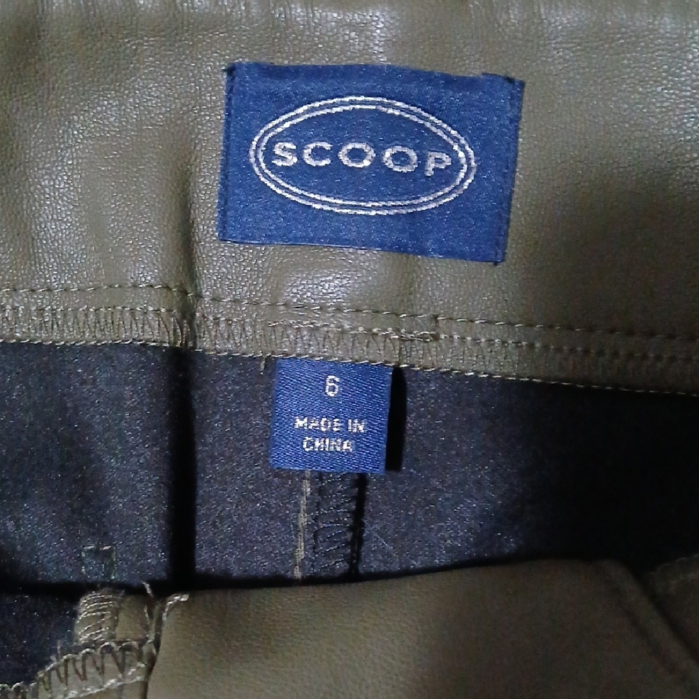 SCOOP Womens Size 6 Army Green Faux Leather High Waisted Cargo Pants - Picture 4 of 6